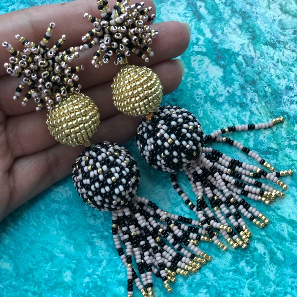 Beautifull beaded pom pom and tassel earrings - Picture 3 of 3